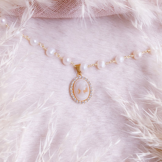 Cameo Pearl Choker