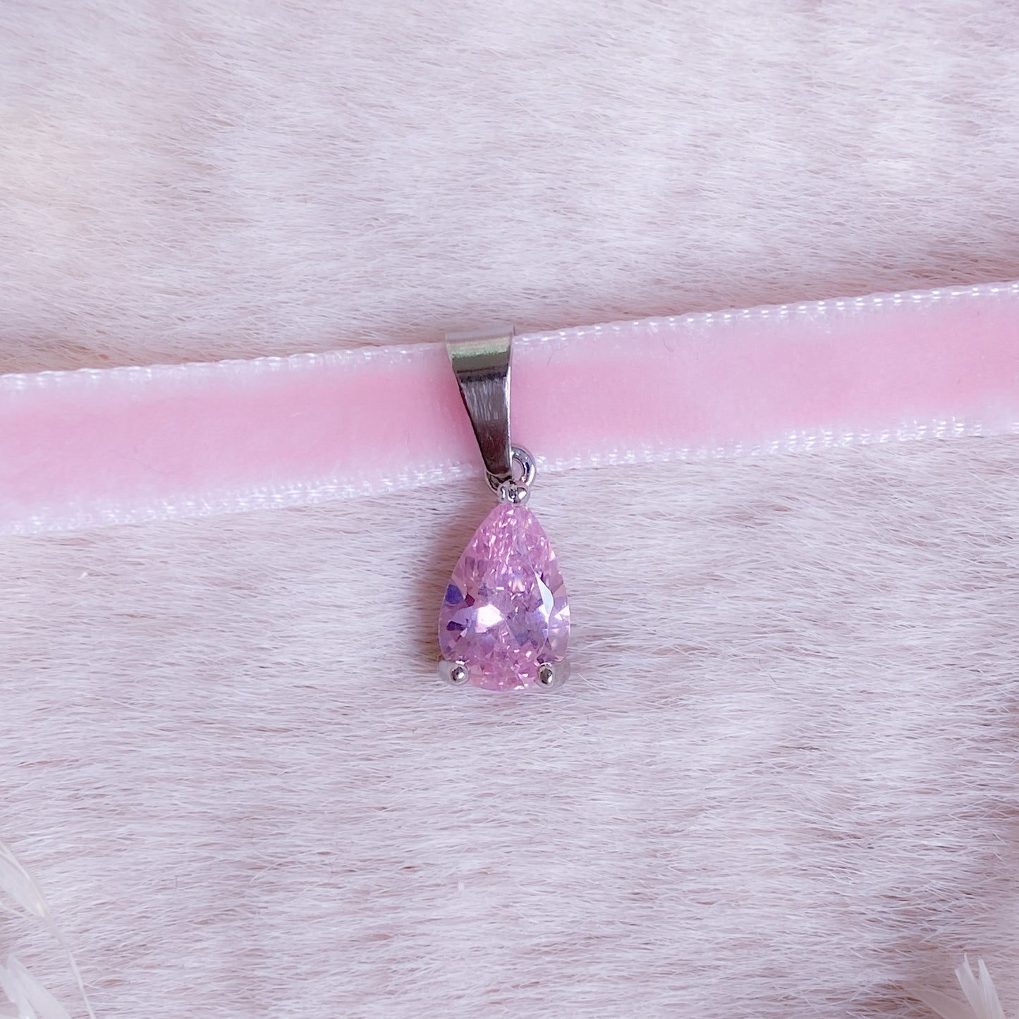 Precious Velvet Small Teardrop Choker