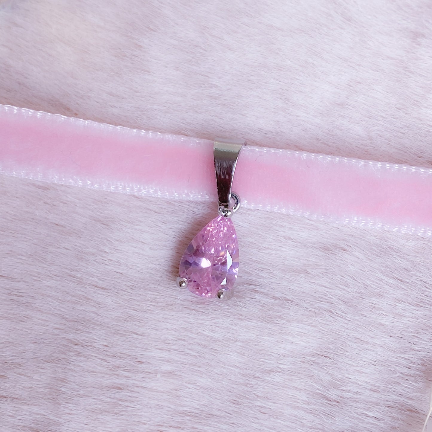 Precious Velvet Small Teardrop Choker