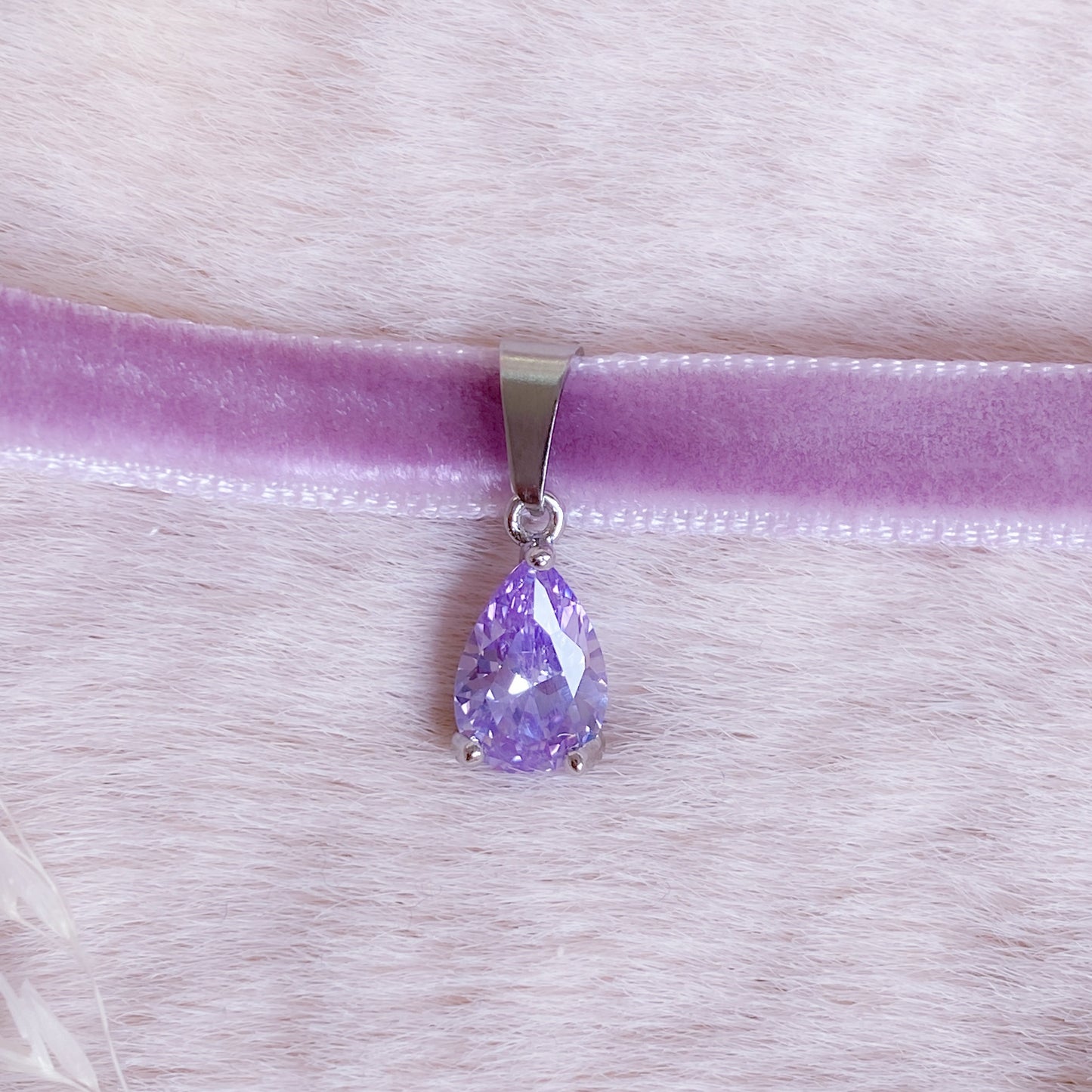 Precious Velvet Small Teardrop Choker