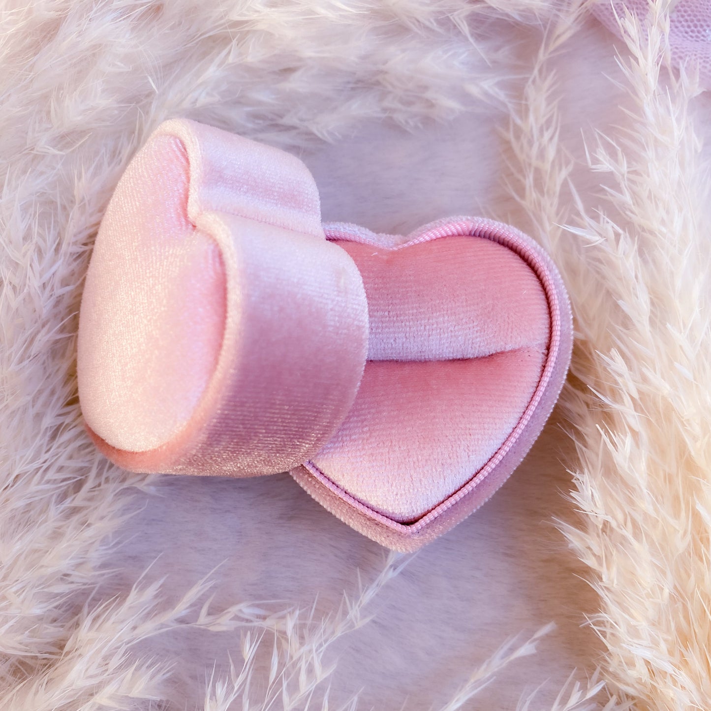 Luxury Heart-Shaped Velvet Jewelry Box