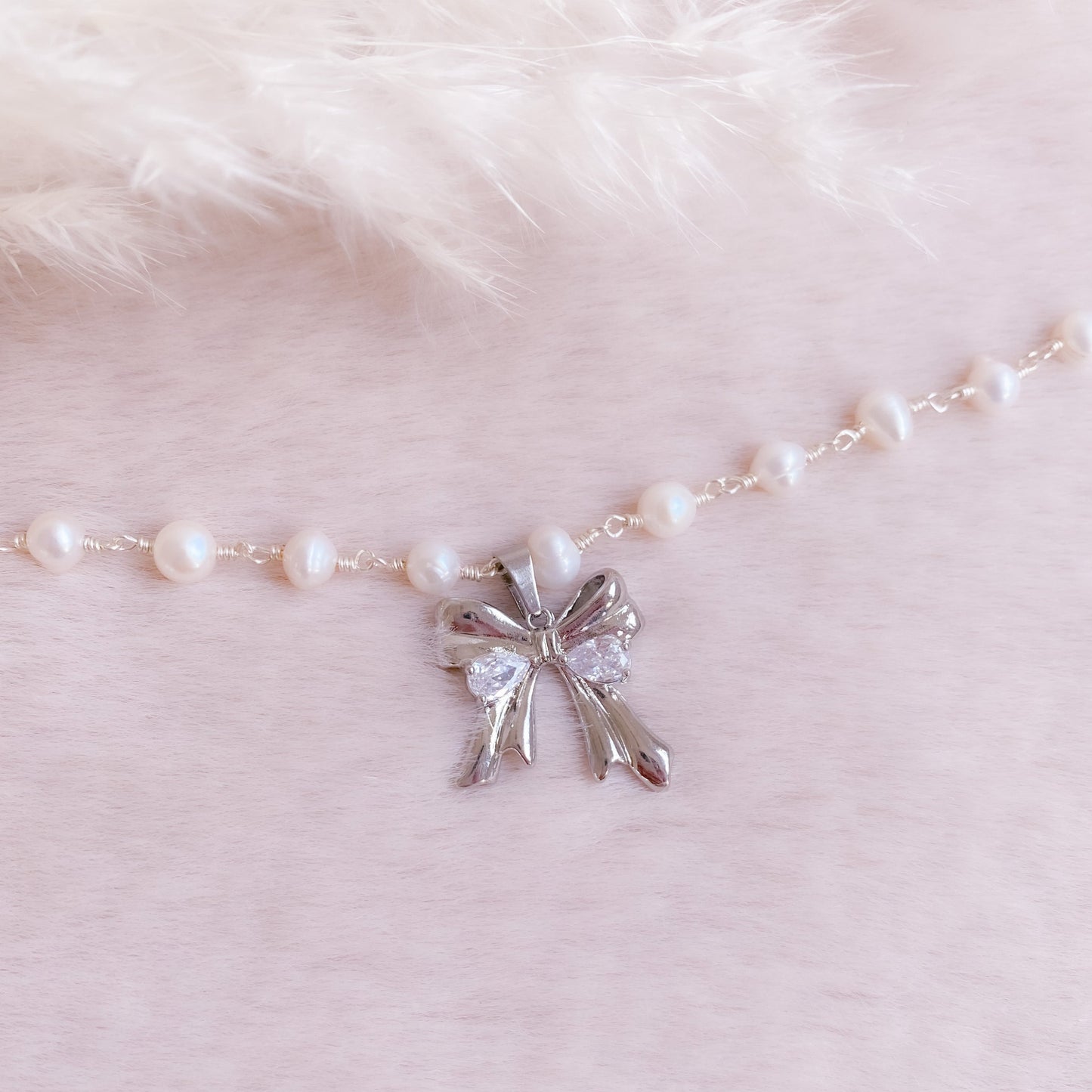 Cute Bow Pearl Choker