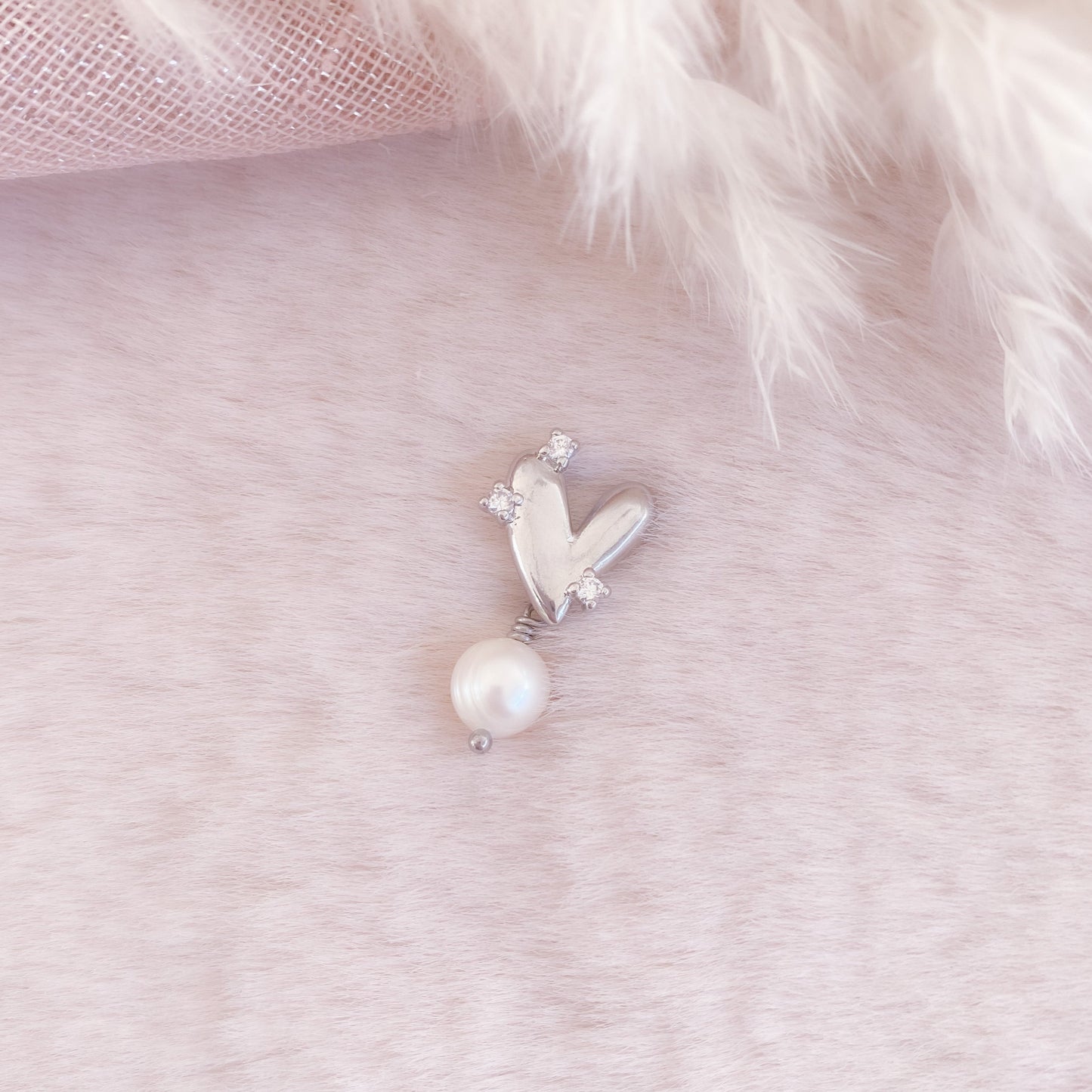 Shiny Love Pearl Earring