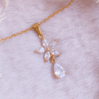 Long Pretty Blossom Necklace