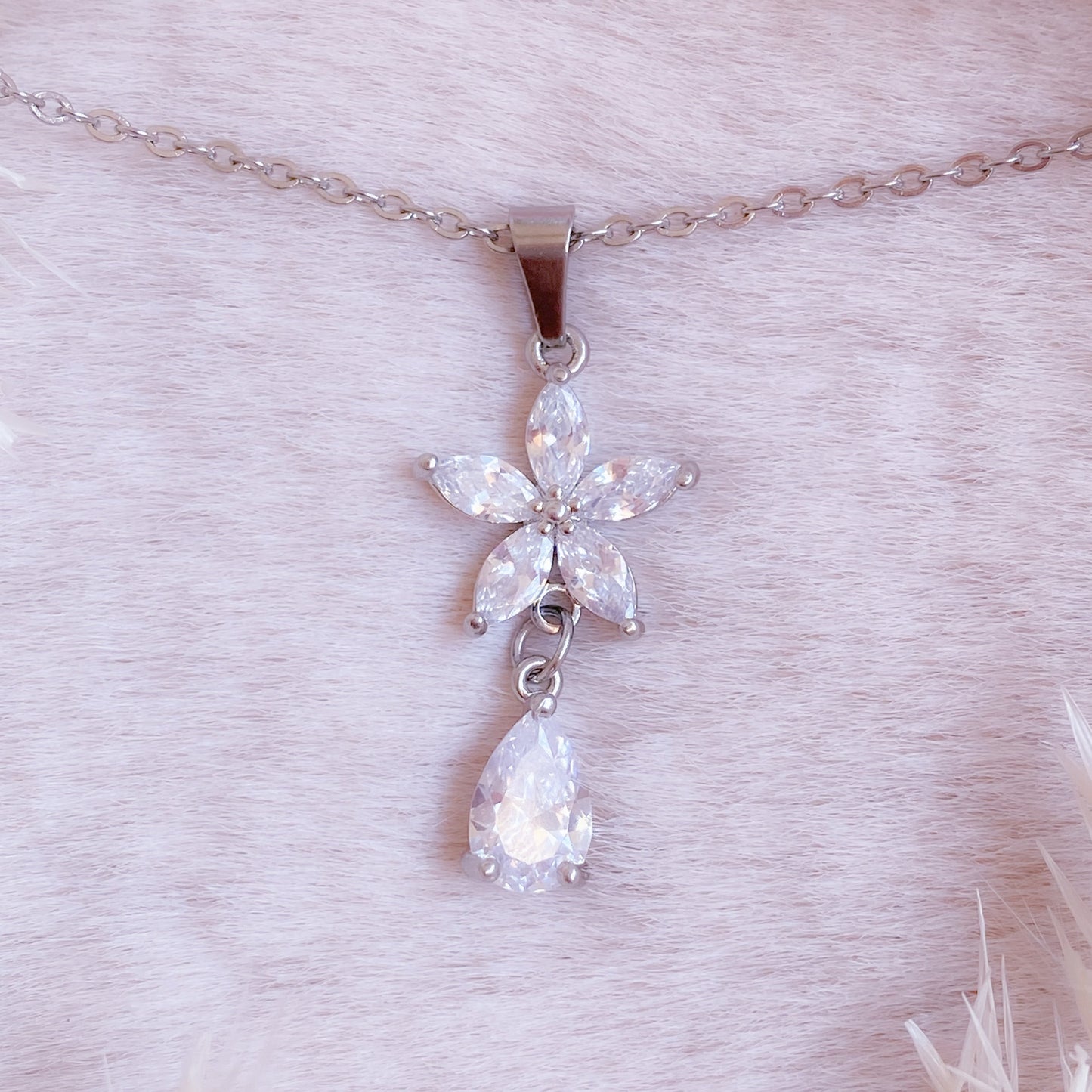 Long Pretty Blossom Necklace