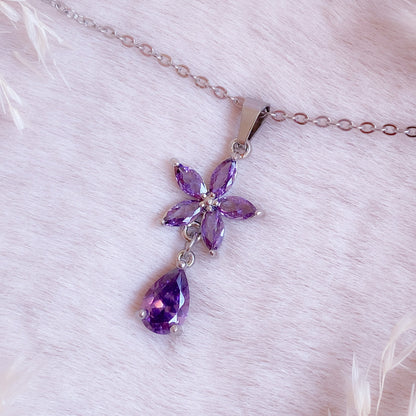 Long Pretty Blossom Necklace