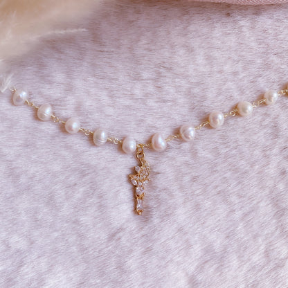 Moon Scepter Pearl Choker