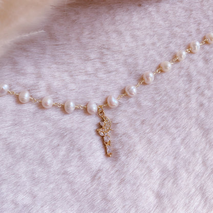 Moon Scepter Pearl Choker