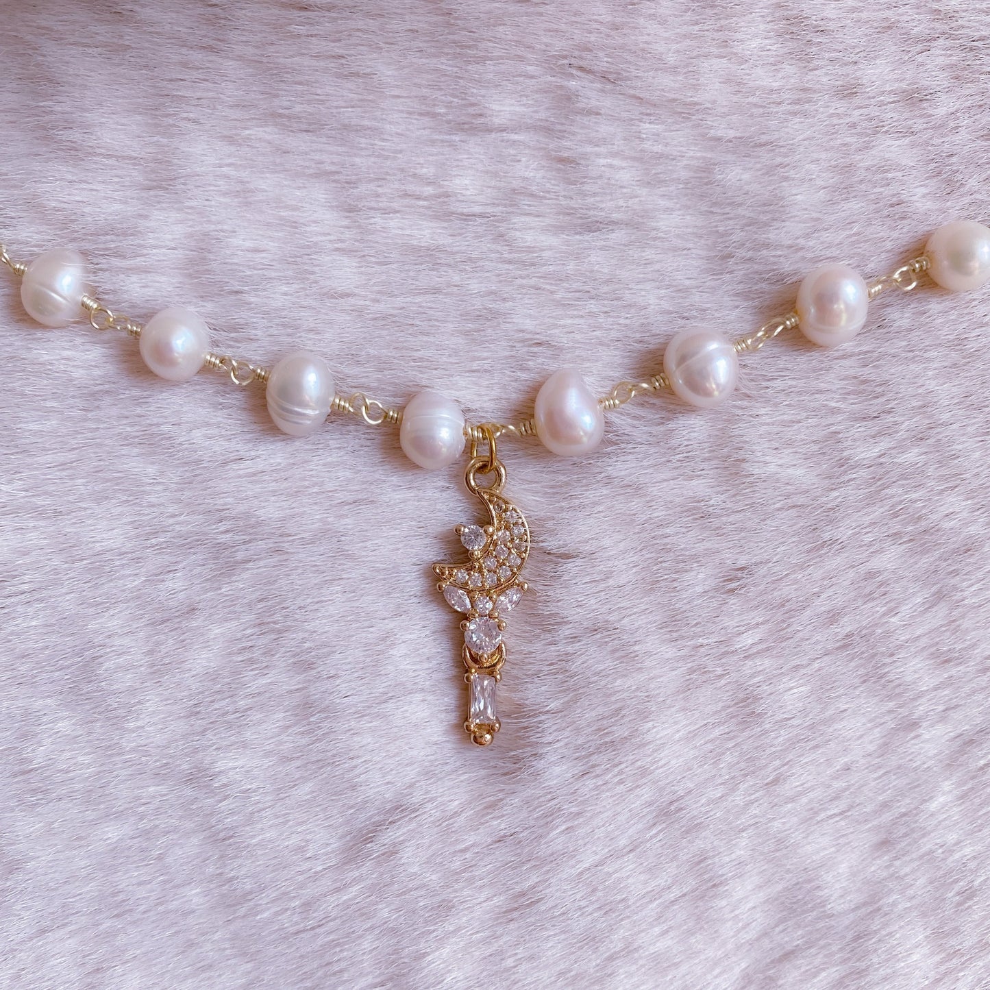 Moon Scepter Pearl Choker