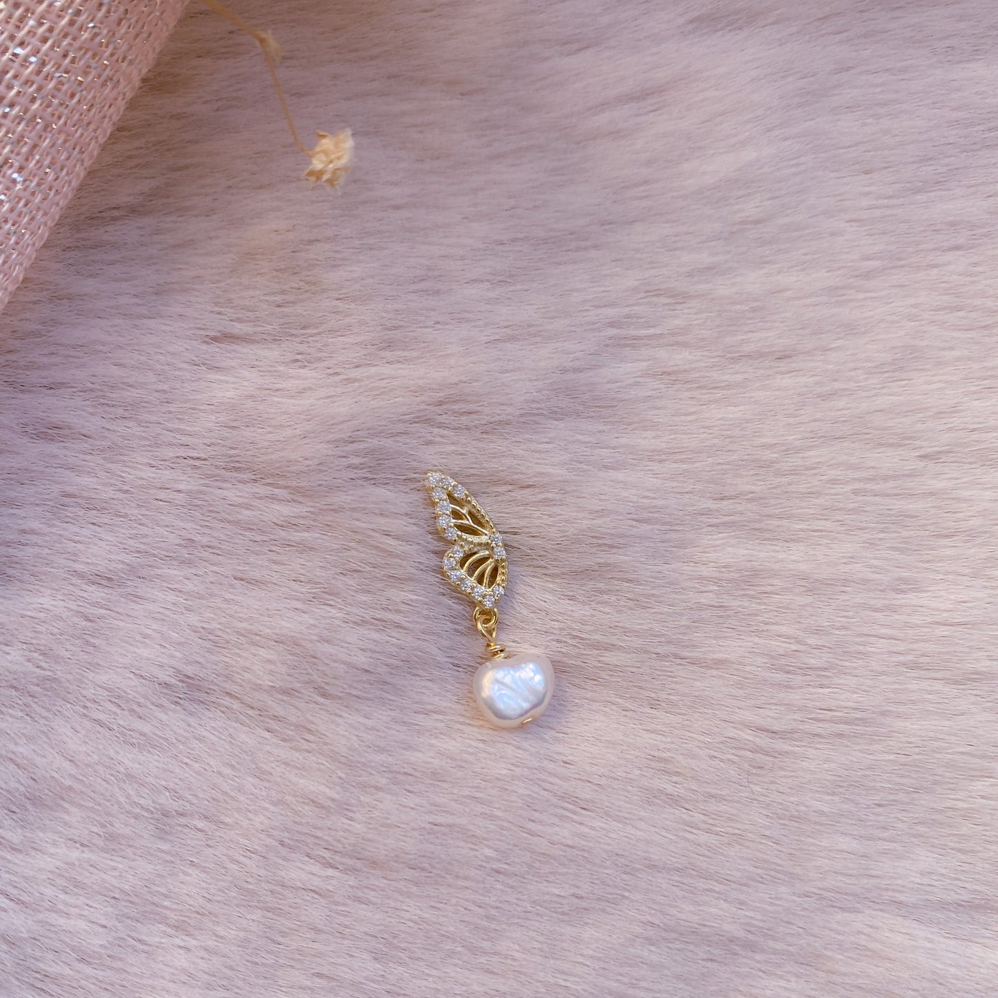 Dainty Butterfly Pearl Earring