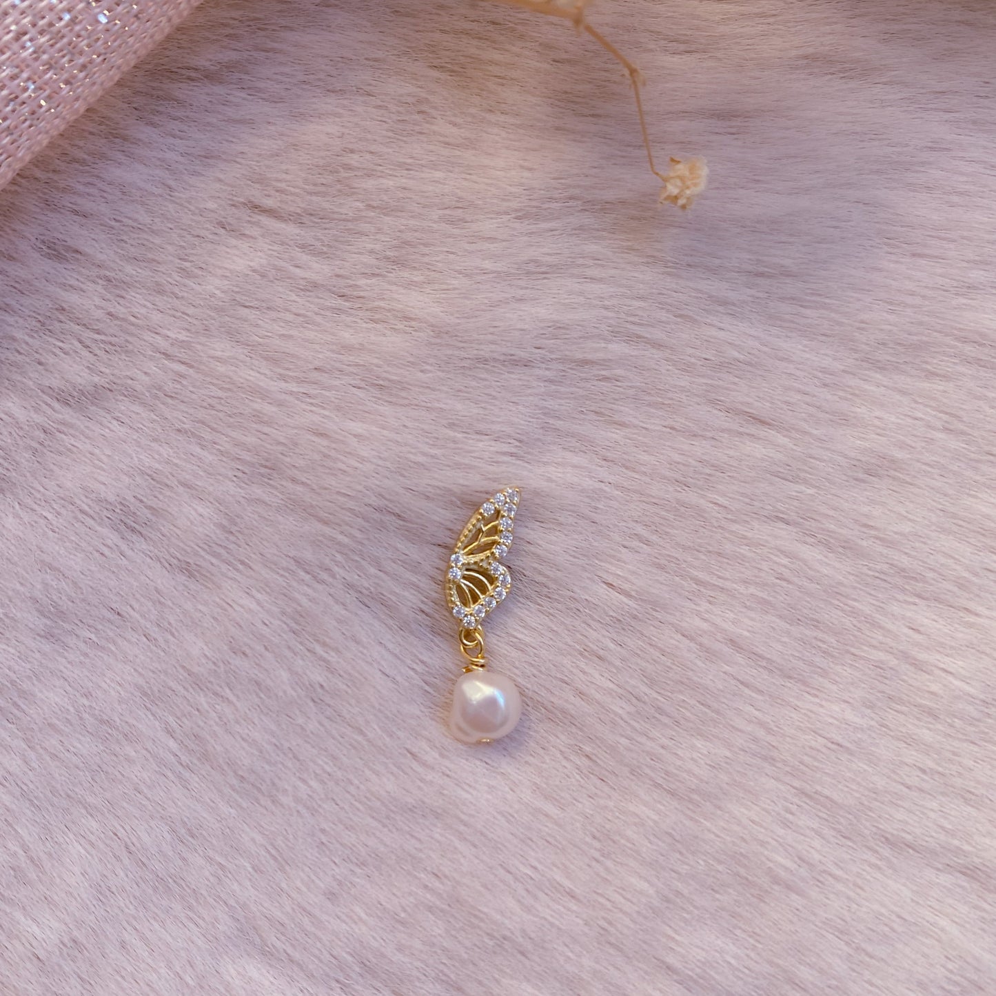 Dainty Butterfly Pearl Earring