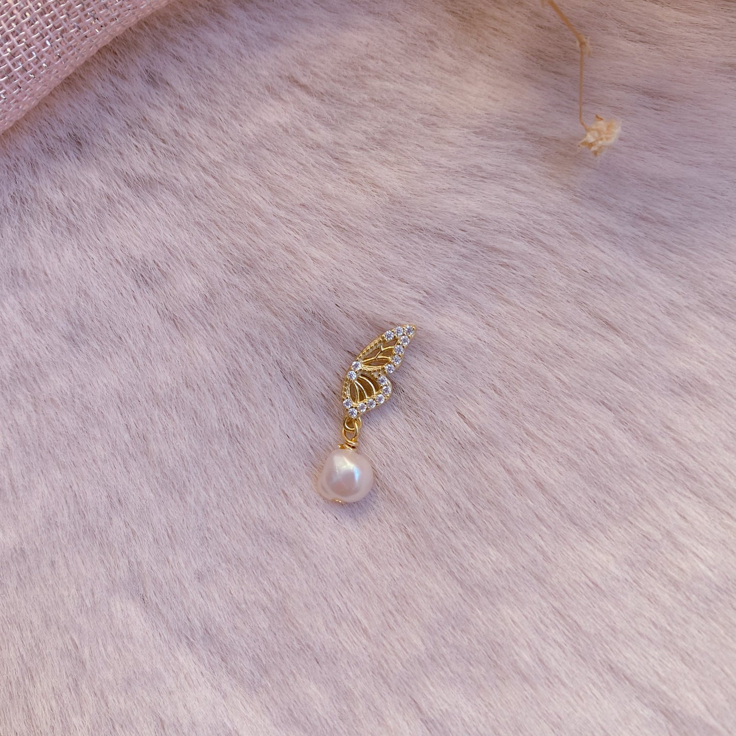 Dainty Butterfly Pearl Earring