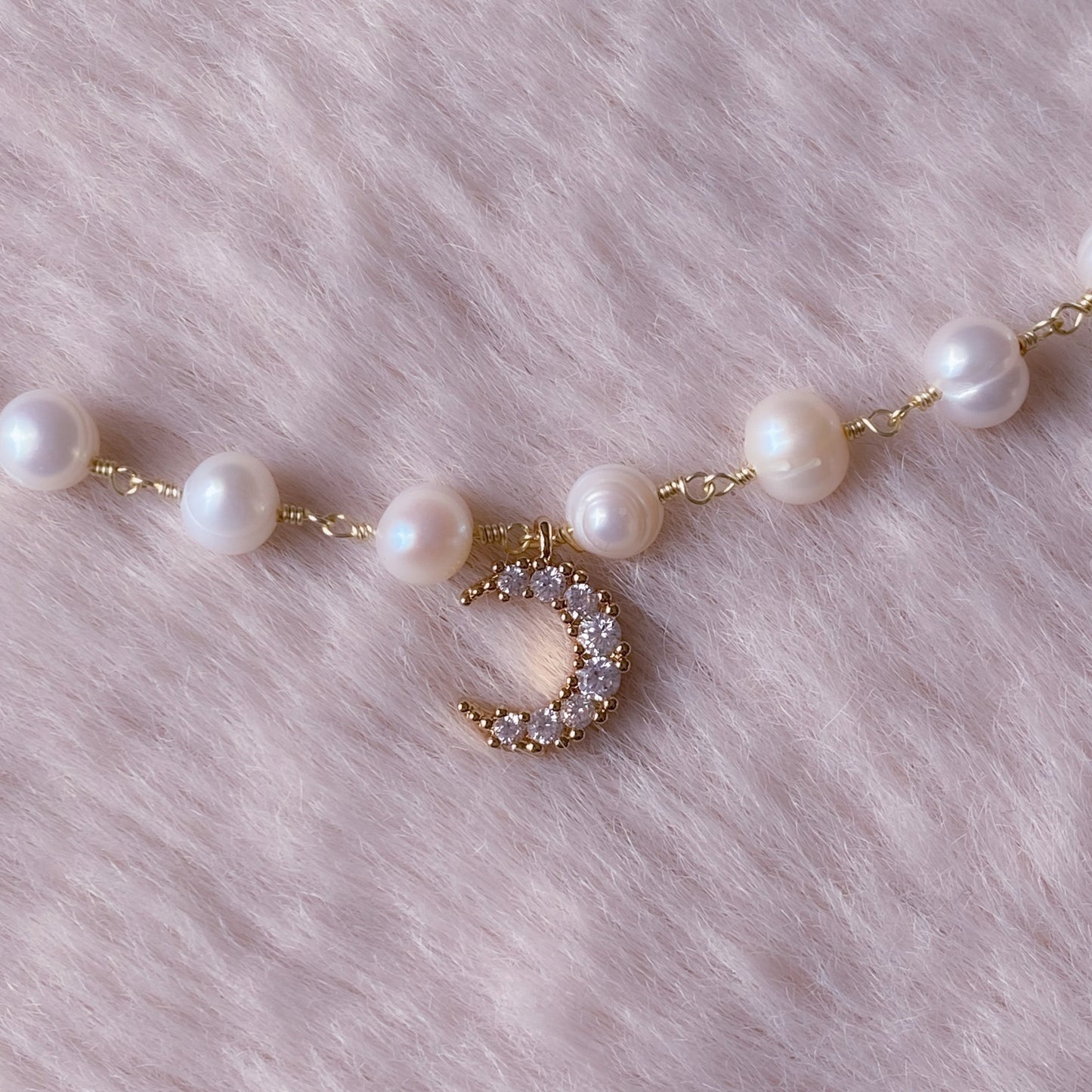 Moonlight Pearl Choker